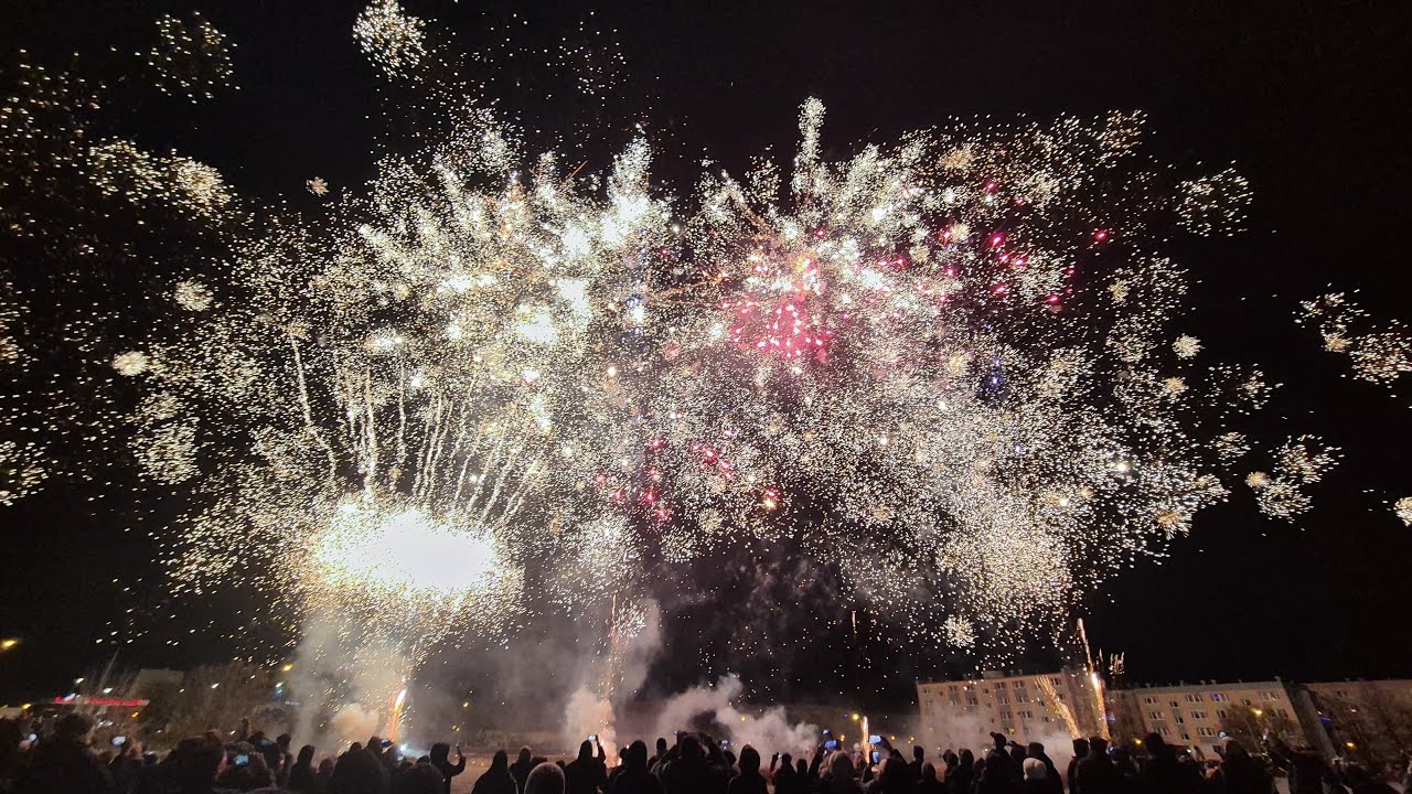 Noworoczny pokaz fajerwerków BDG PYRO TEAM 01.01.2025 Bydgoszcz Fordon