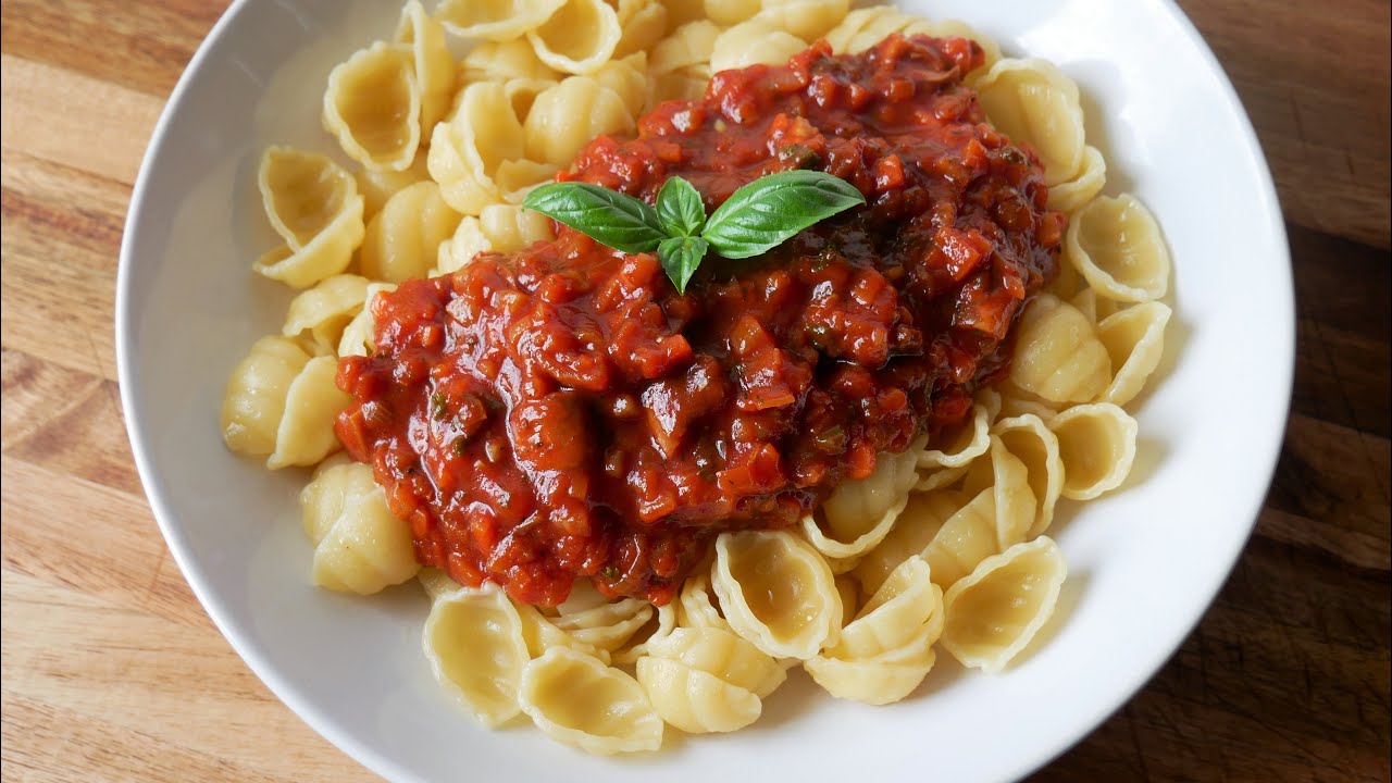 Pasta mit Pilz Bolognese (Rezept) || Pasta with Veggie Mushroom Bolognese Sauce || [ENG SUBS]