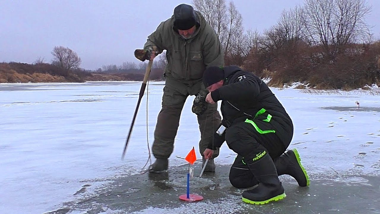 Огромные ЩУКИ на ЖЕРЛИЦЫ ! Вот это борьба! Первый лёд 2024 -2025!