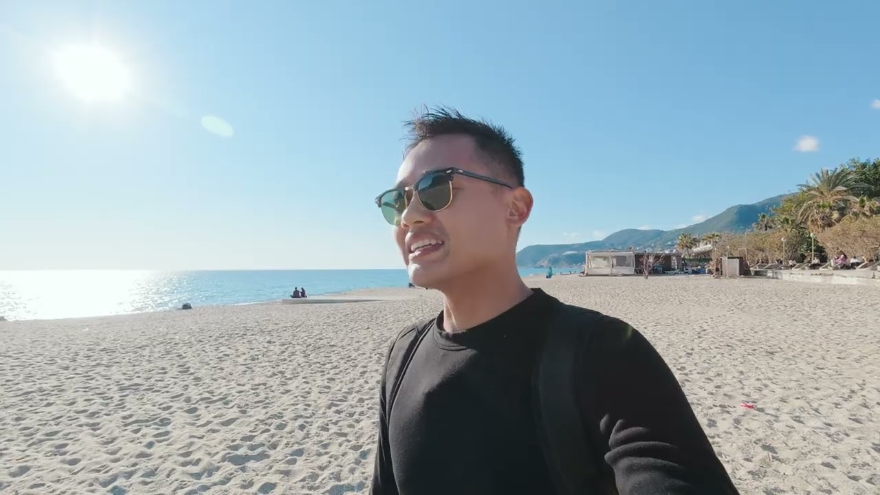  မြေထဲပင်လယ် Cleopatra ကမ်းခြေ Alanya Turkey မှာလမ်းရှောက်မယ်