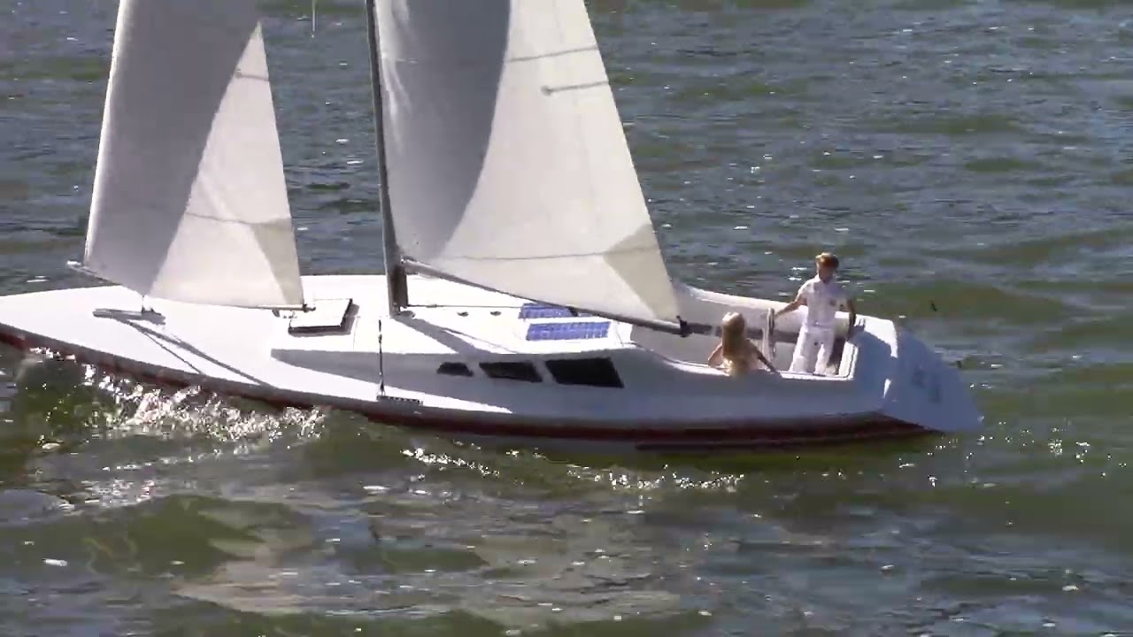 eine super Bugwelle, a cool bow wave,⛵️🌊