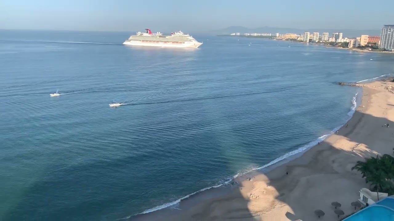 Pen&iacute;nsula Puerto Vallarta Luxury Beachfront Condo.