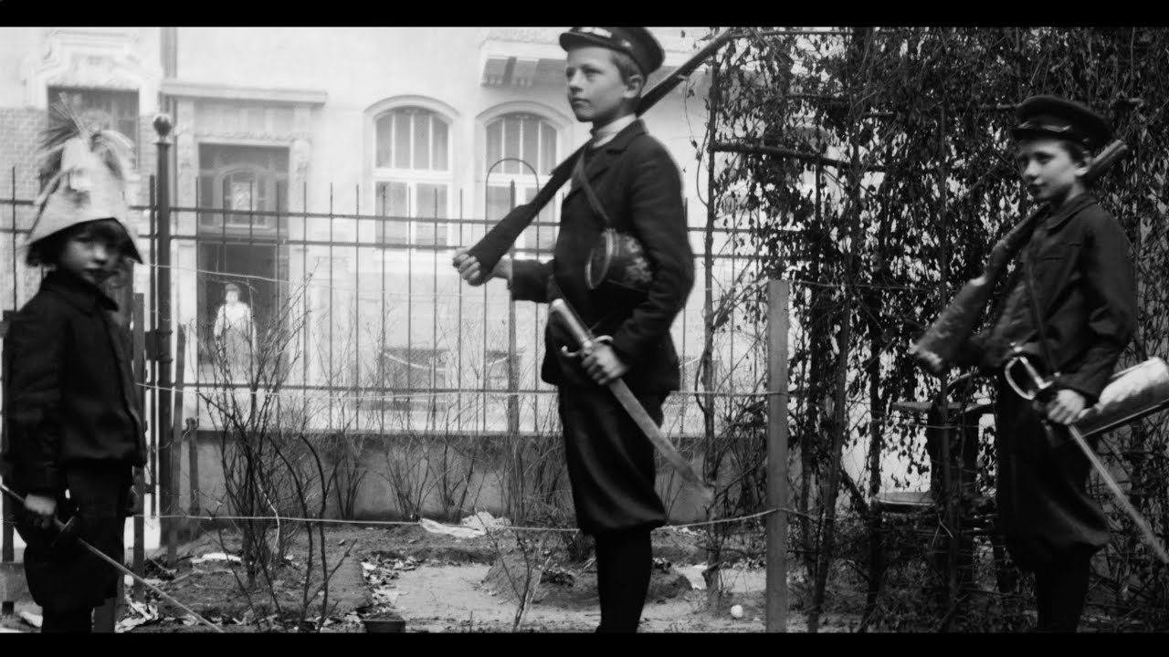 Pozorna lekkość bytu - fotografie Zielińskich / z napisami