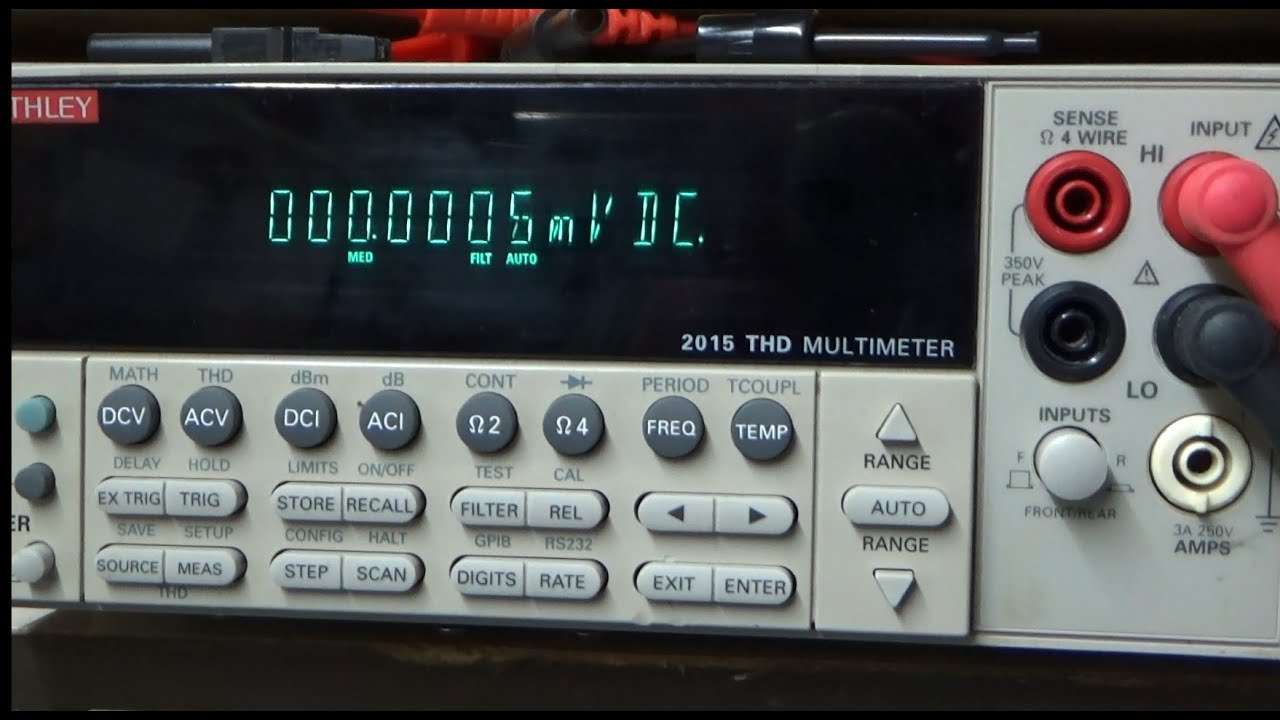 Можно ли увеличить яркость дисплея на моем Keithley 2015?