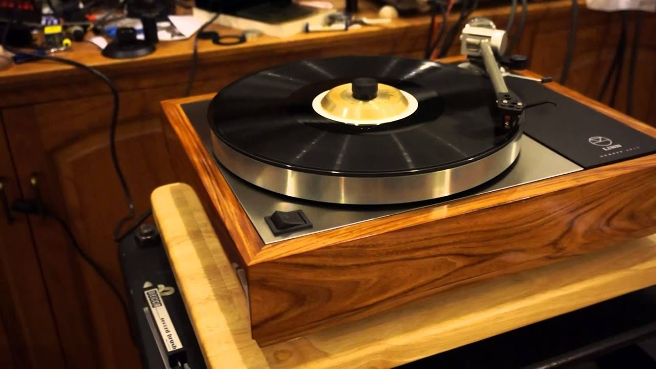 Linn LP12 in exotic wood heavy & Linn Ittok plays guitar music