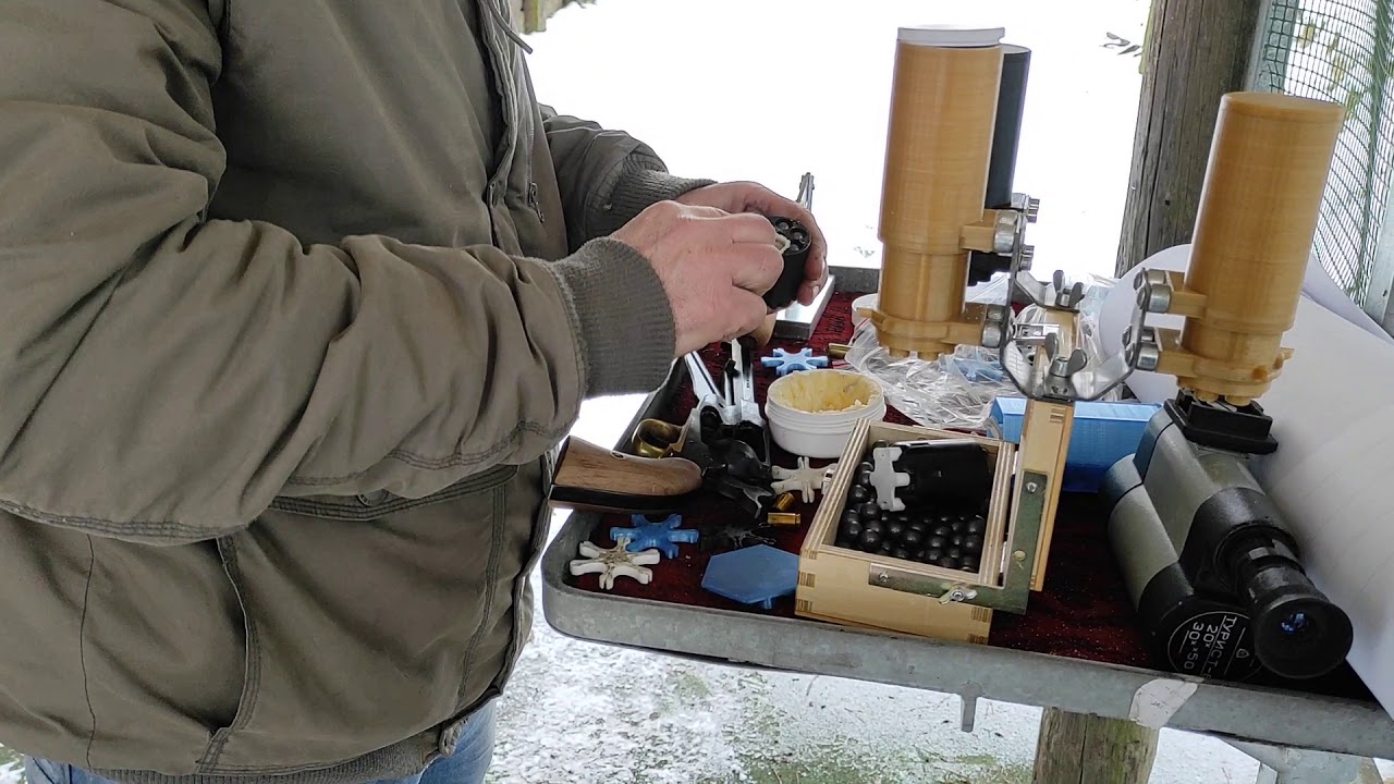 Najszybsza prochownica - test szybkoładowarki . Rewolweru czarnoprochowego Remington 1858.  Colt.