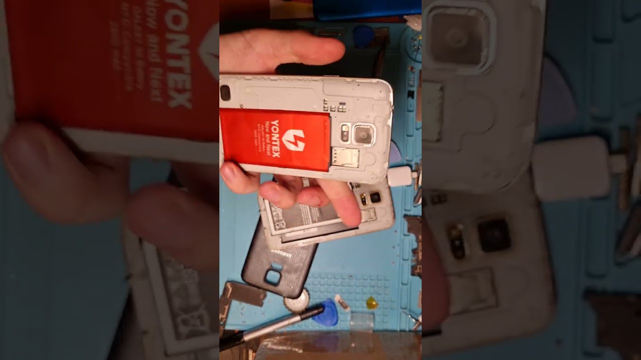 Podróbka Samsunga Galaxy S5? Trzy sztuki Samsung Galaxy S5 z pakietu za 100 zł Diagnoza