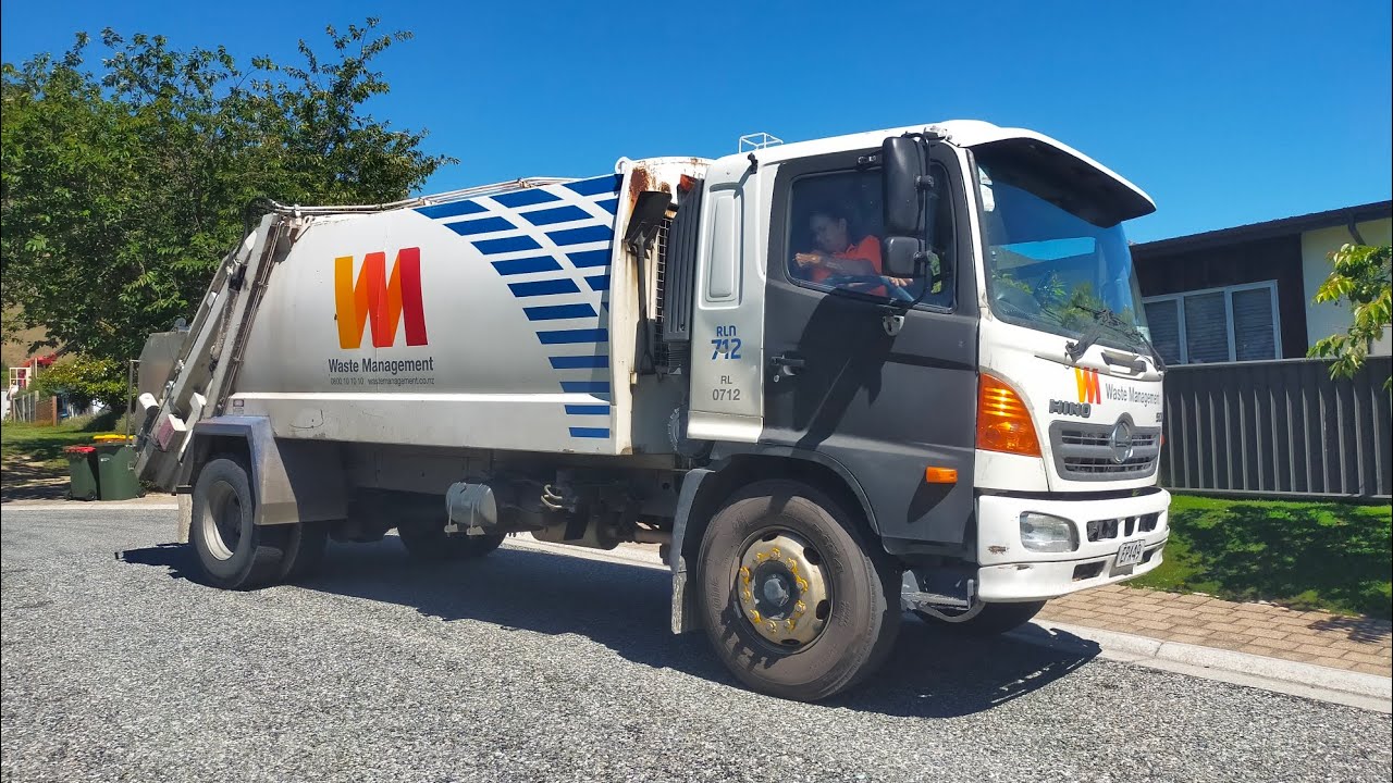 QLDC WMNZ Truck RL0712 - (Ex Christchurch) on Garbage in Edgewater, Wanaka. (Monday) 19/01/26. Pt.2