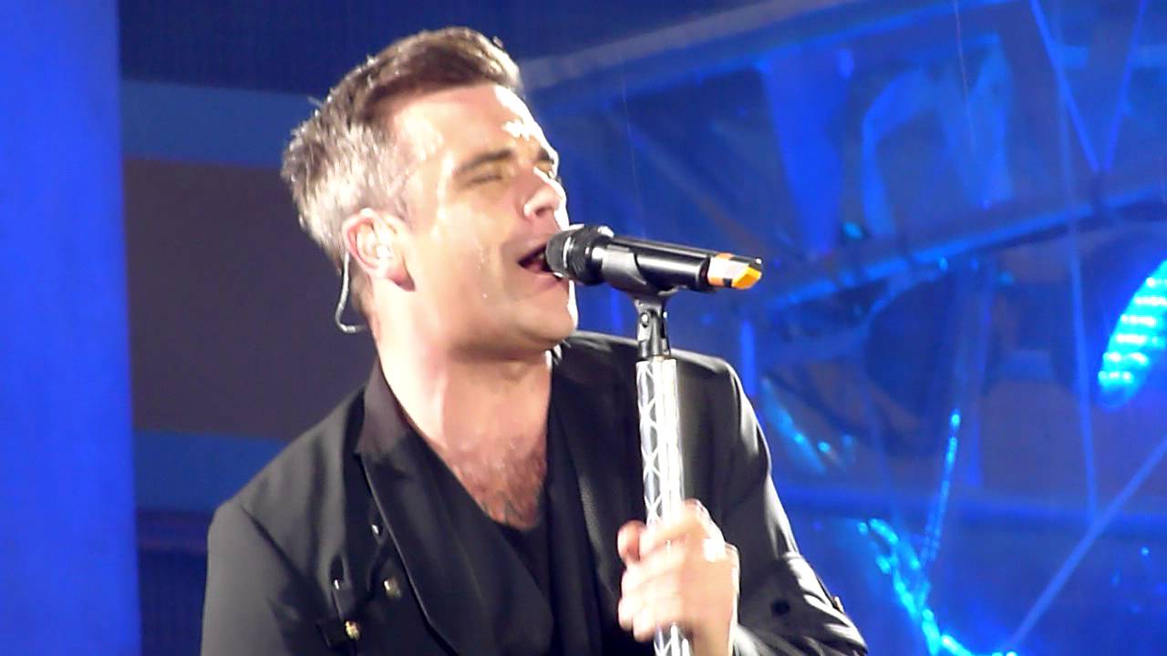 Robbie Williams - Come Undone - live Manchester 5 june 2011 - HD