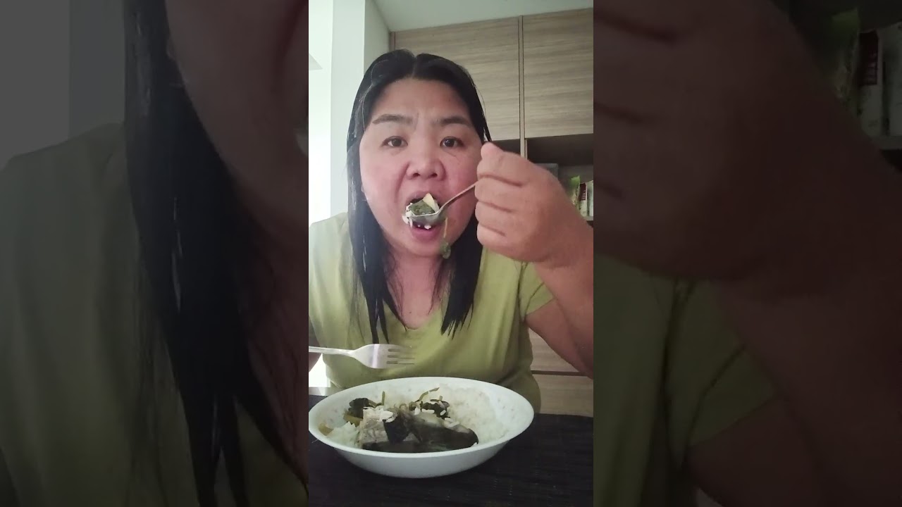 Tanghalian sinabawan na bangus nilagyan ng talbos ng kamote 