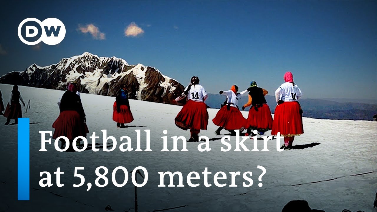 Indigenous Bolivian women play football on icy Andes summit plateau | DW News