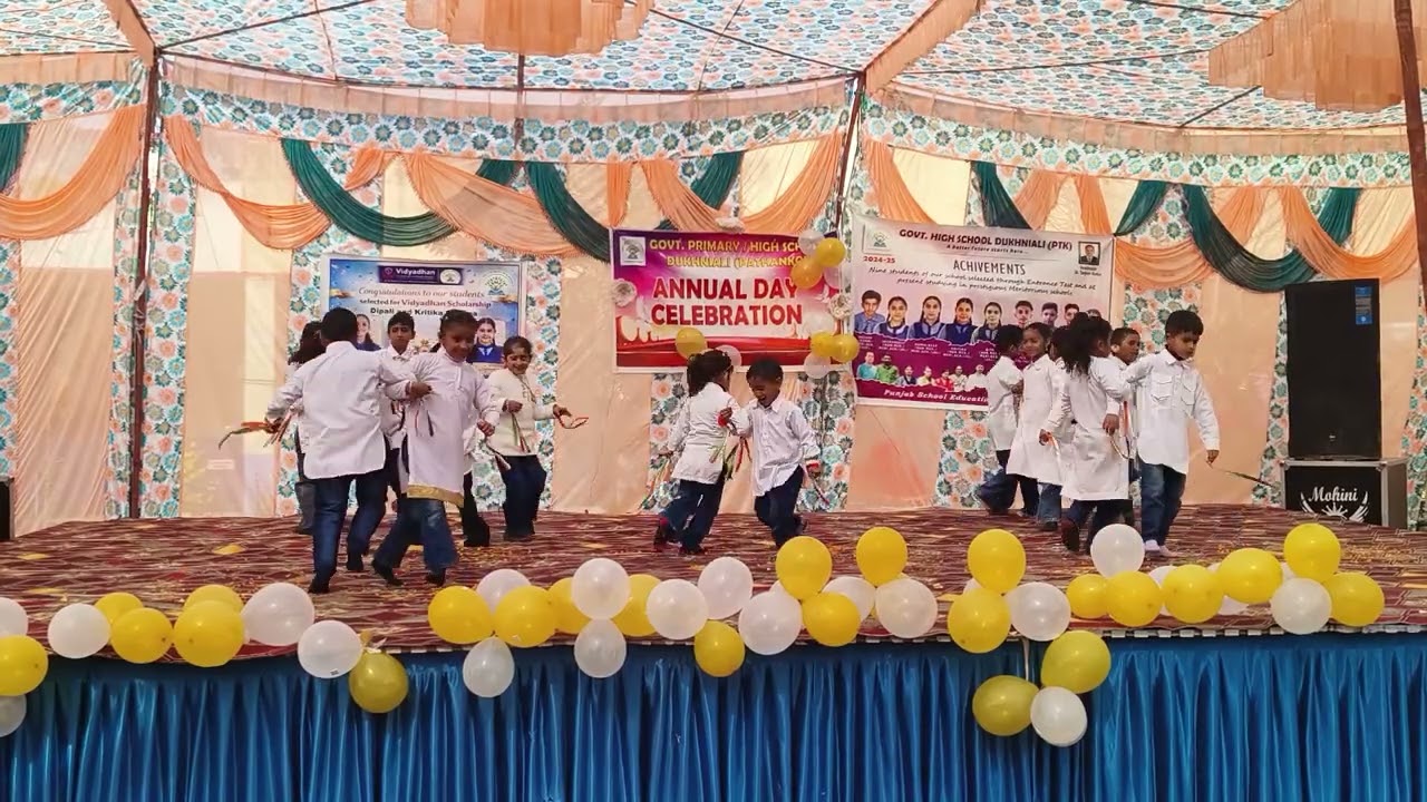 Phir Bhi Dil Hai Hindustani Dance Performance by Primary School's Students