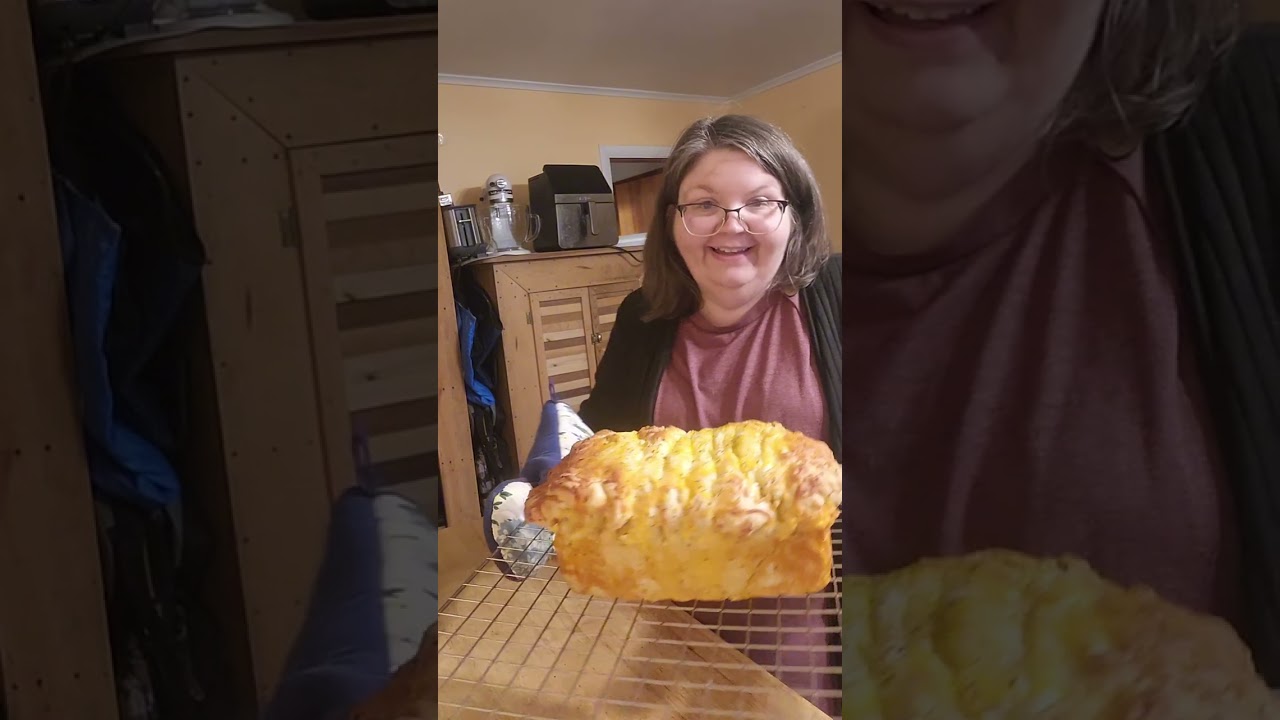 Cheesy garlic pull apart bread 