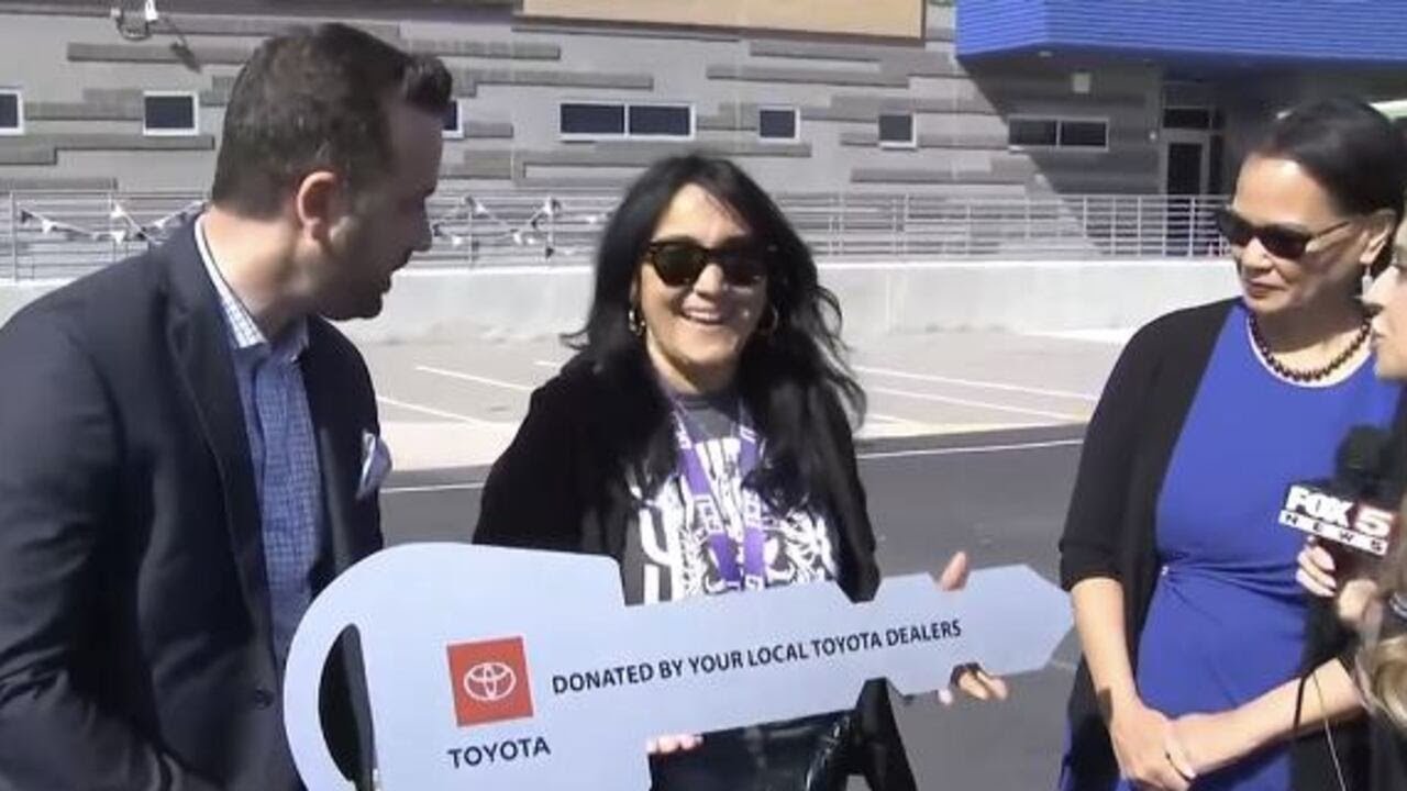 Rally in the Valley honors Vegas Verdes teacher with a new car!