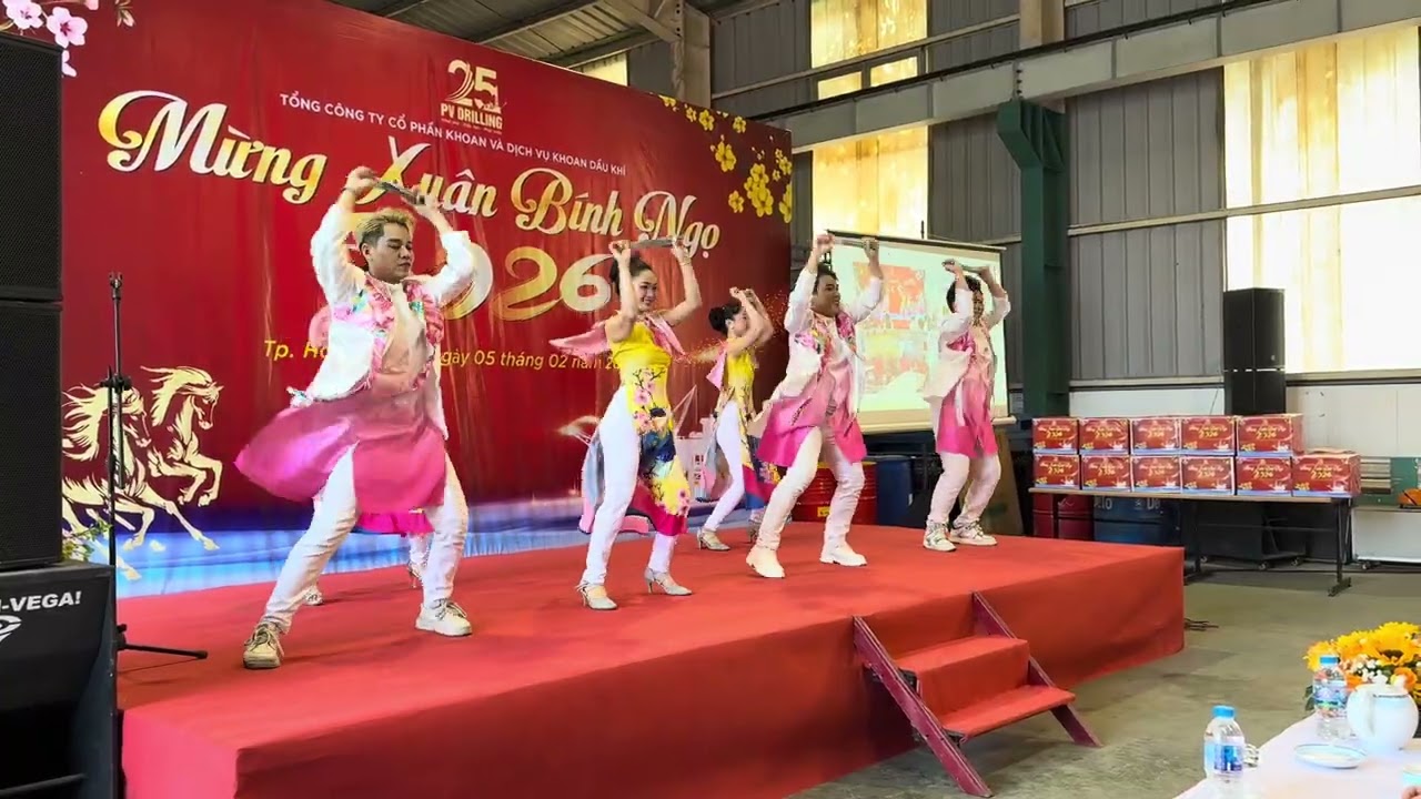 NĂM NAY CON NGỰA