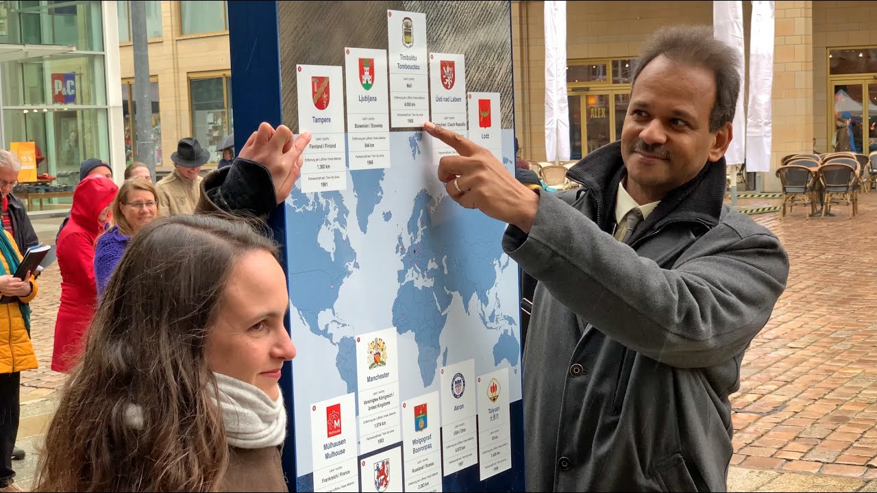 Enth&uuml;llung der Infostele Partnerst&auml;dte