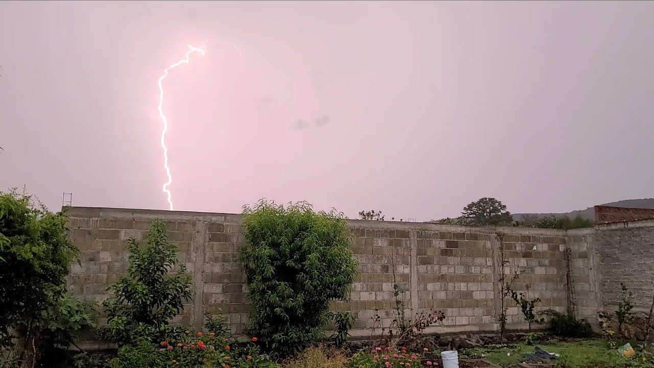 Thunderstorm with loud thunder & relaxing rain (heavy at times) in Michoacán México June 15, 2022