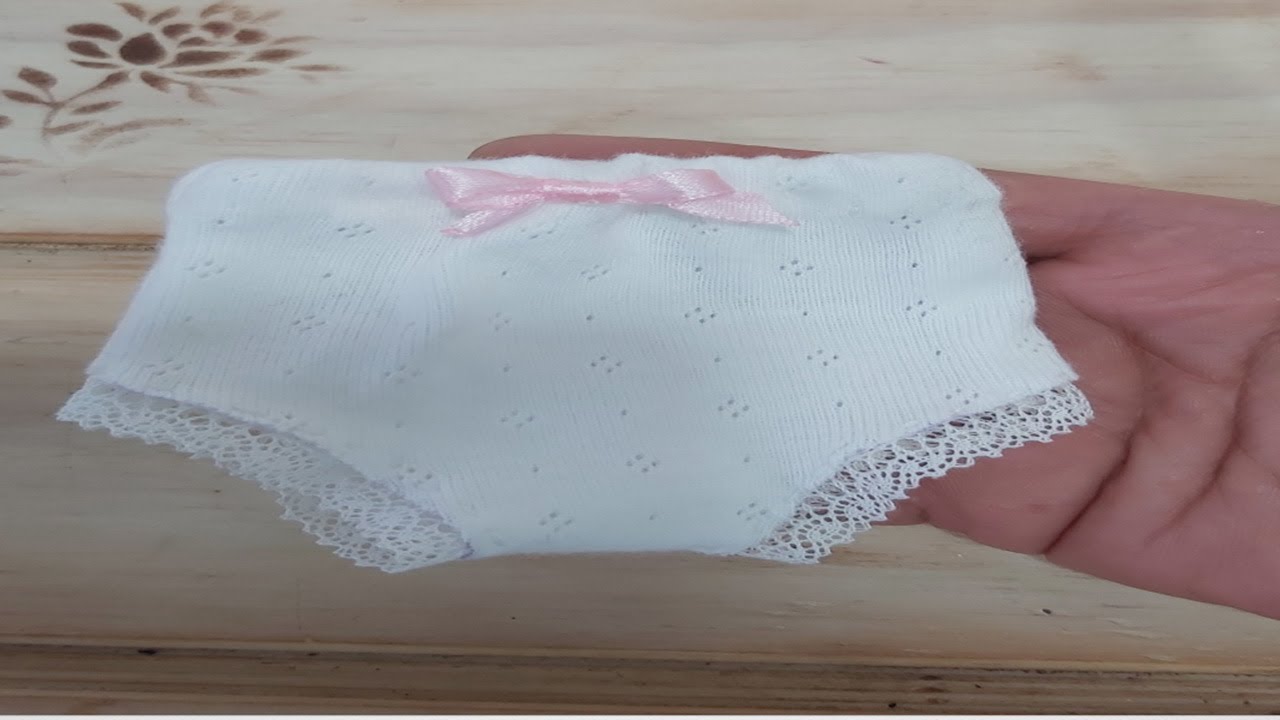 Braguitas para muñecas de tela