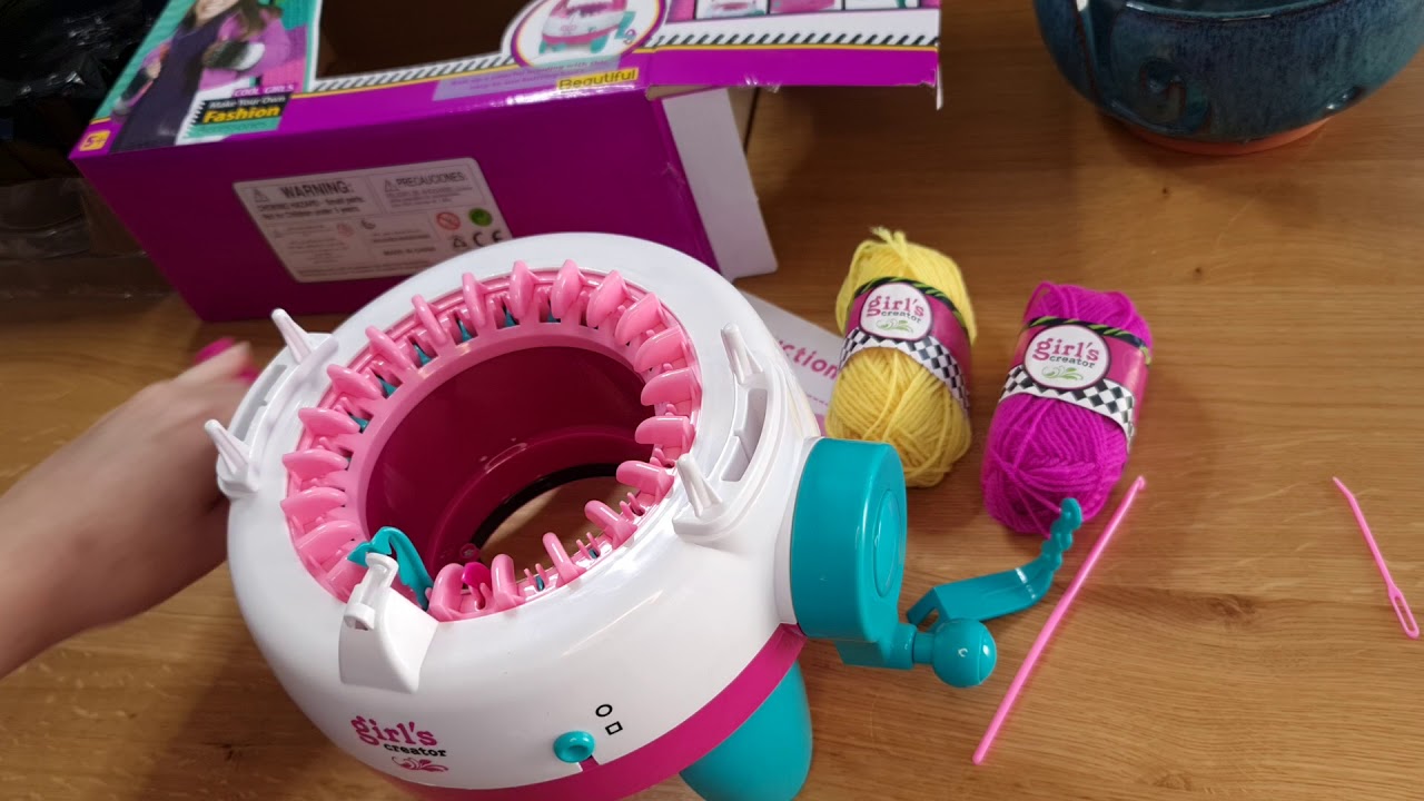 unboxing Girls Creator 22 needle knitting machine and cast on