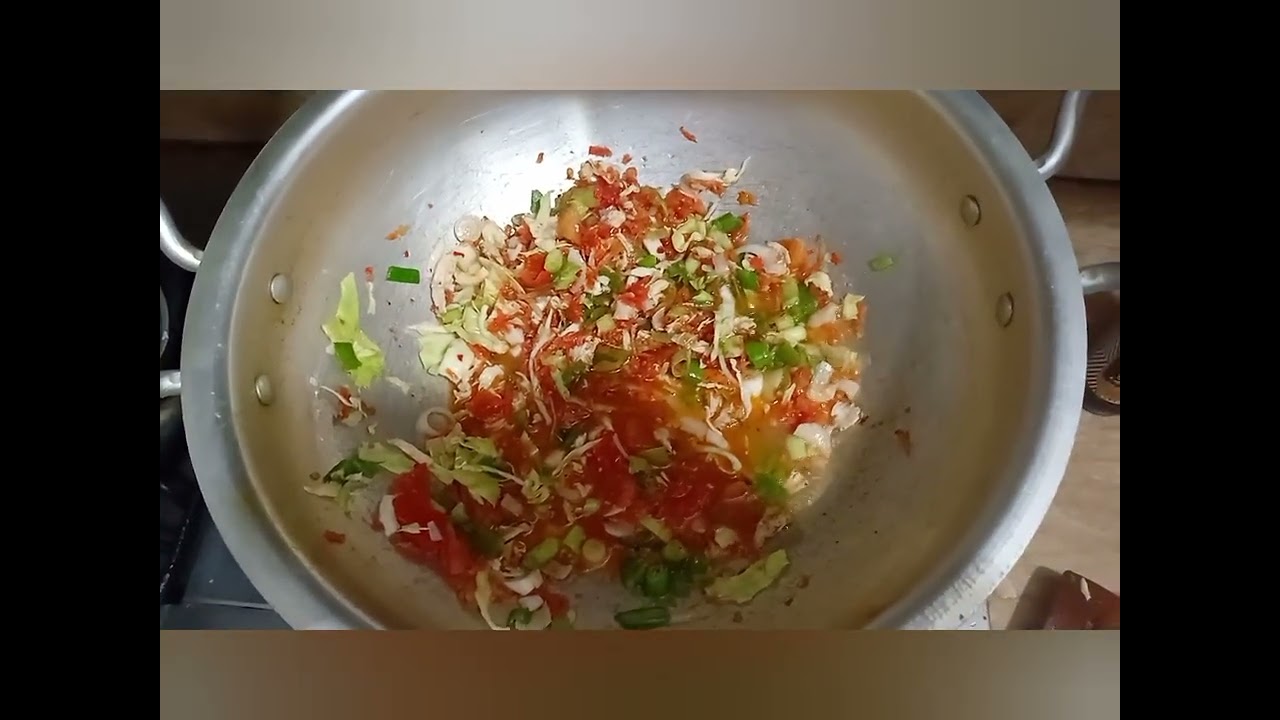 Chicken With Noodles Recipe by Cooking With Wajiha 