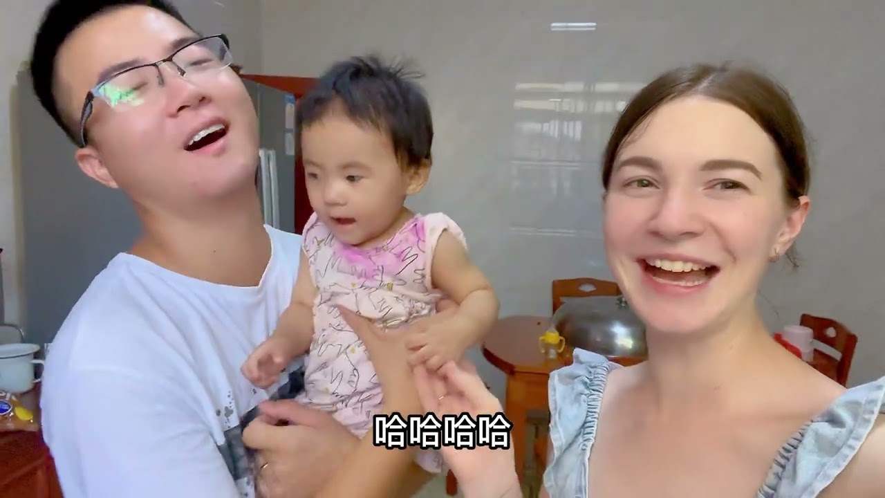 乌克兰媳妇嘴馋的一天，姐姐的到来让中乌夫妻打消生三胎的想法。