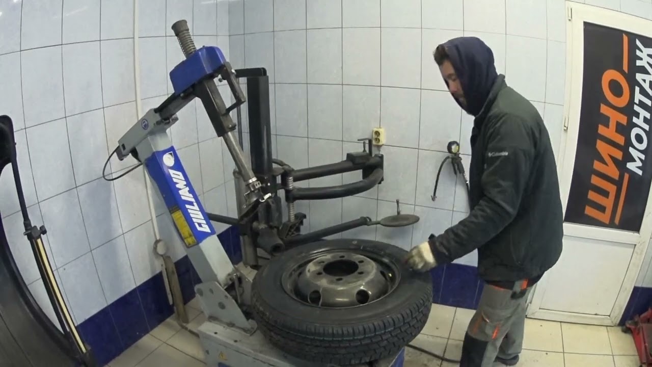 Шиномонтаж и мойка машины.
