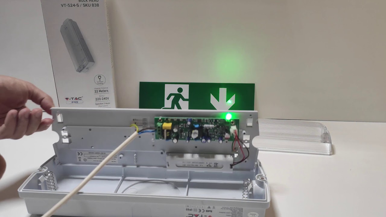 A2ZWORLD | Plafoniera Led Emergenza Da Muro 4W Modalita SA e SE Autonomia Interno Esterno IP65