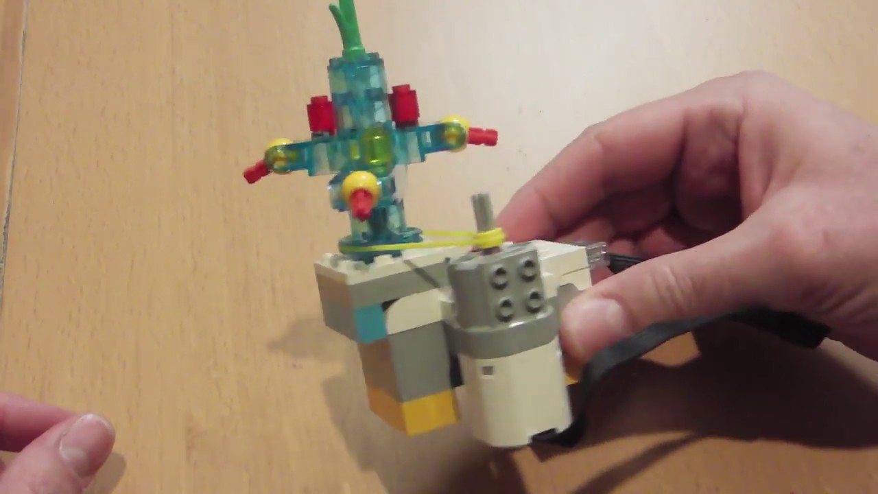 LEGO WeDo 2 0 christmasTree