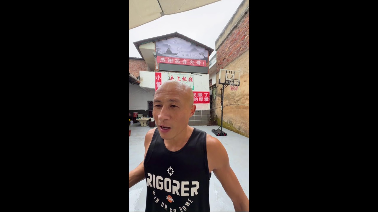 One man, one courtyard, one basketball, one move, one dream! 2026-02-26 18:45:11