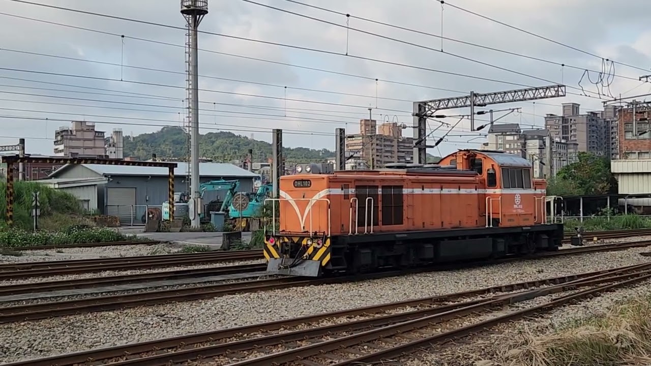 20260117七堵火車站遇見DHL102柴液機車