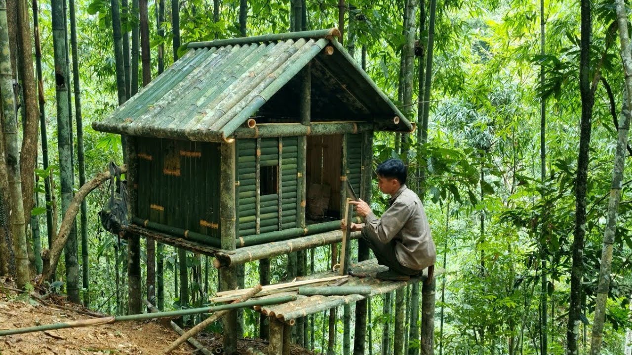 125 Days: Build a shelter for survival, live alone in the forest, and search for wild food.