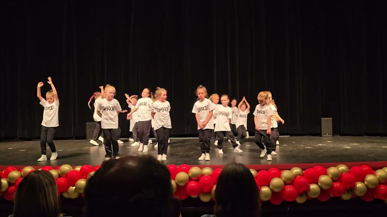 Dancepoint závěrečná show street dance mini Rychle a zběsile
