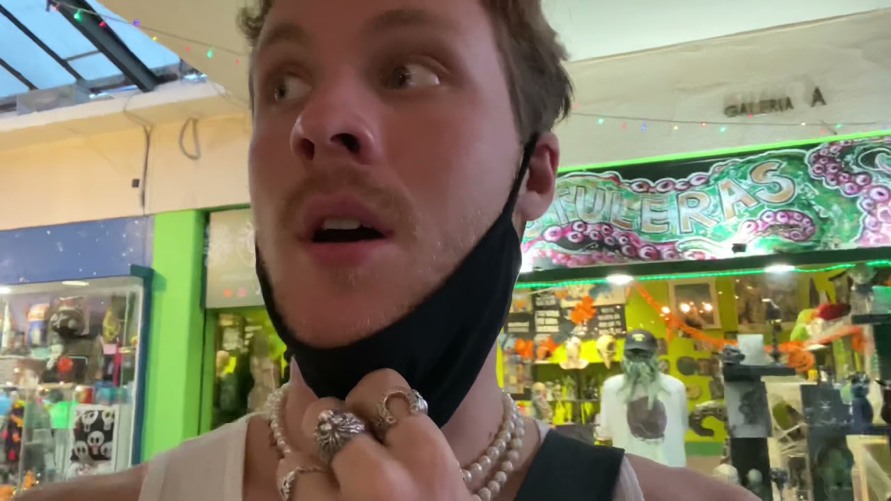 VLOG #3 - Barcelona Trip - Varsity Jacket Heaven, Vintage Shopping, Sightsing, Anime/Fantasy mall