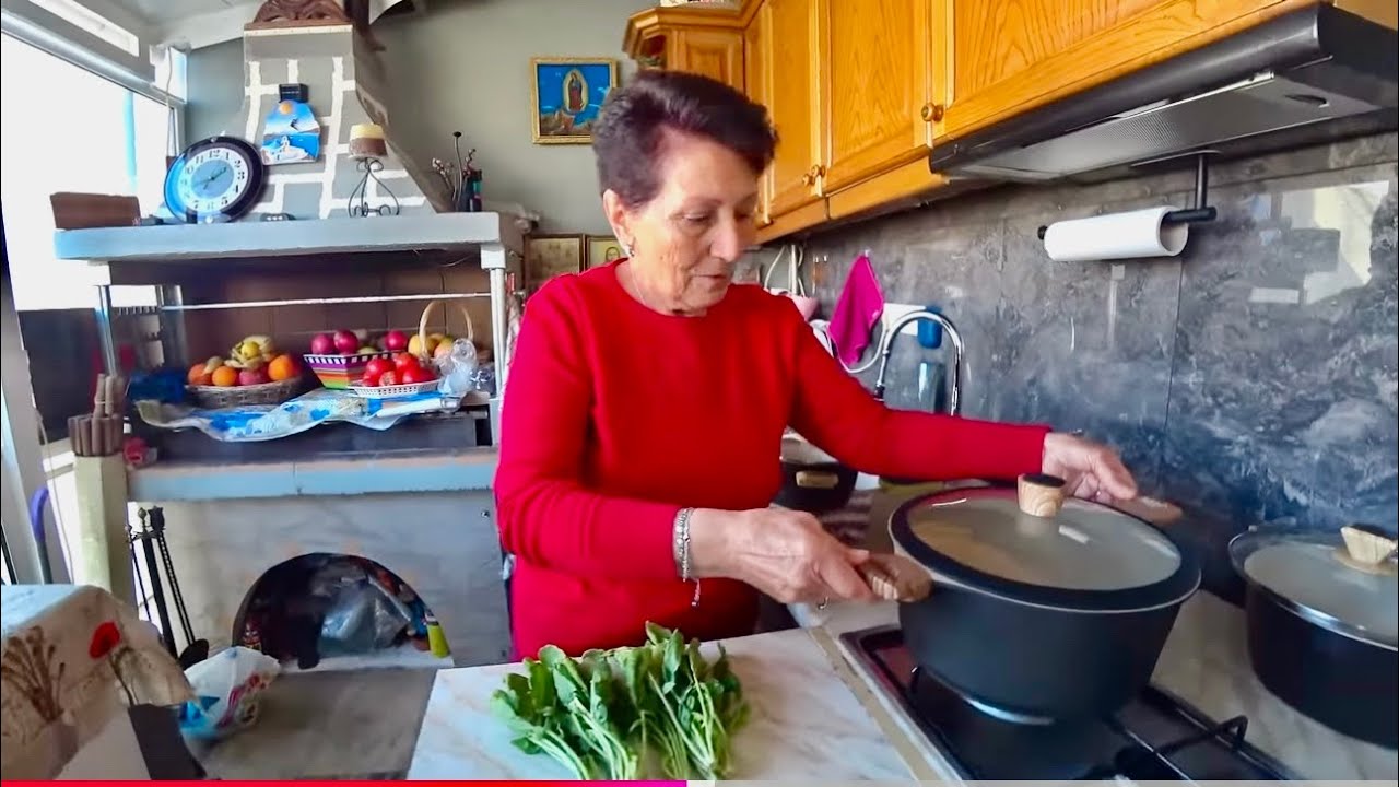 Мама готовит кушать Рождество Христово ￼