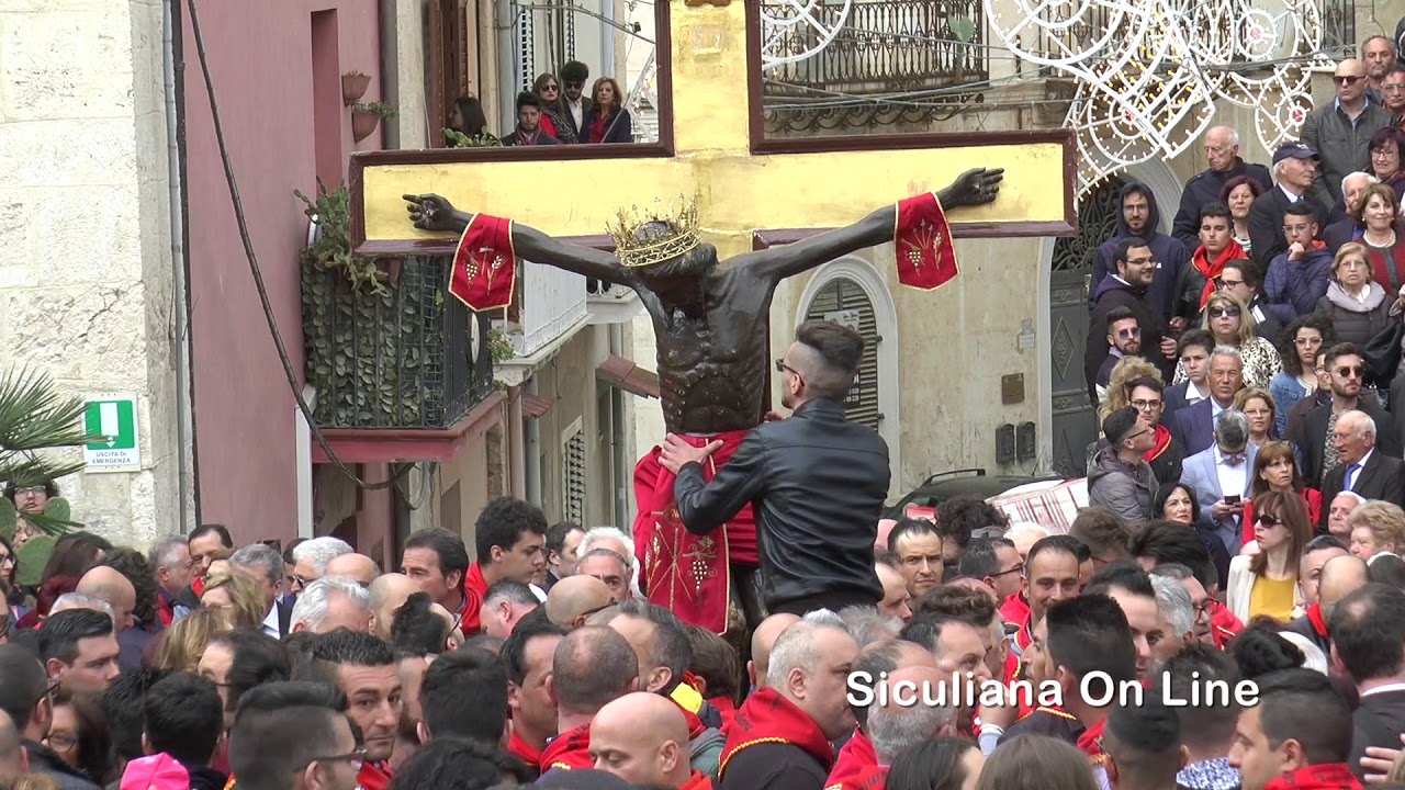 Inizio della processione del SS Crocifisso (2019) - Siculiana On Line