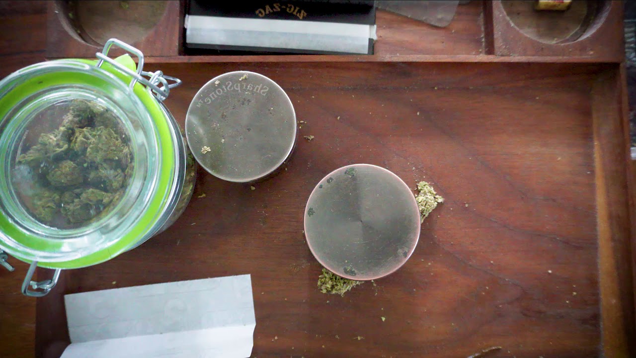 Wicked Frosty Farms: How to Roll a Joint with Rosin (a stop-motion film)