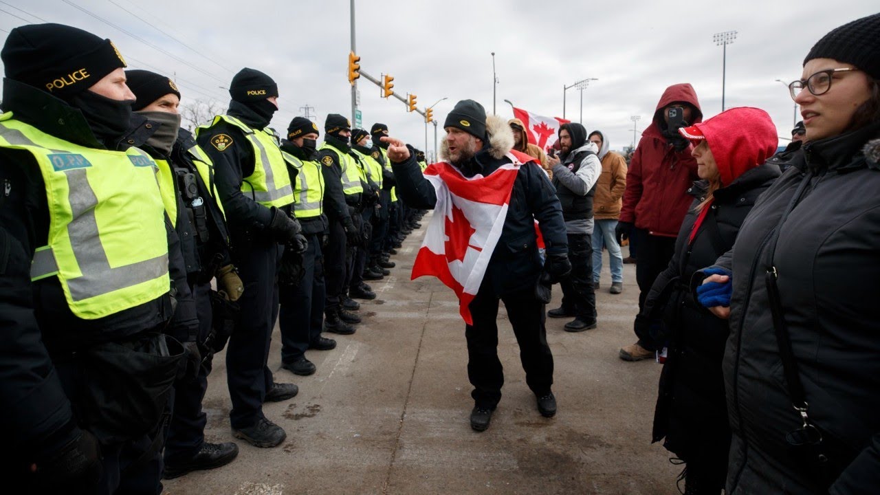 Canada police clear border protesters