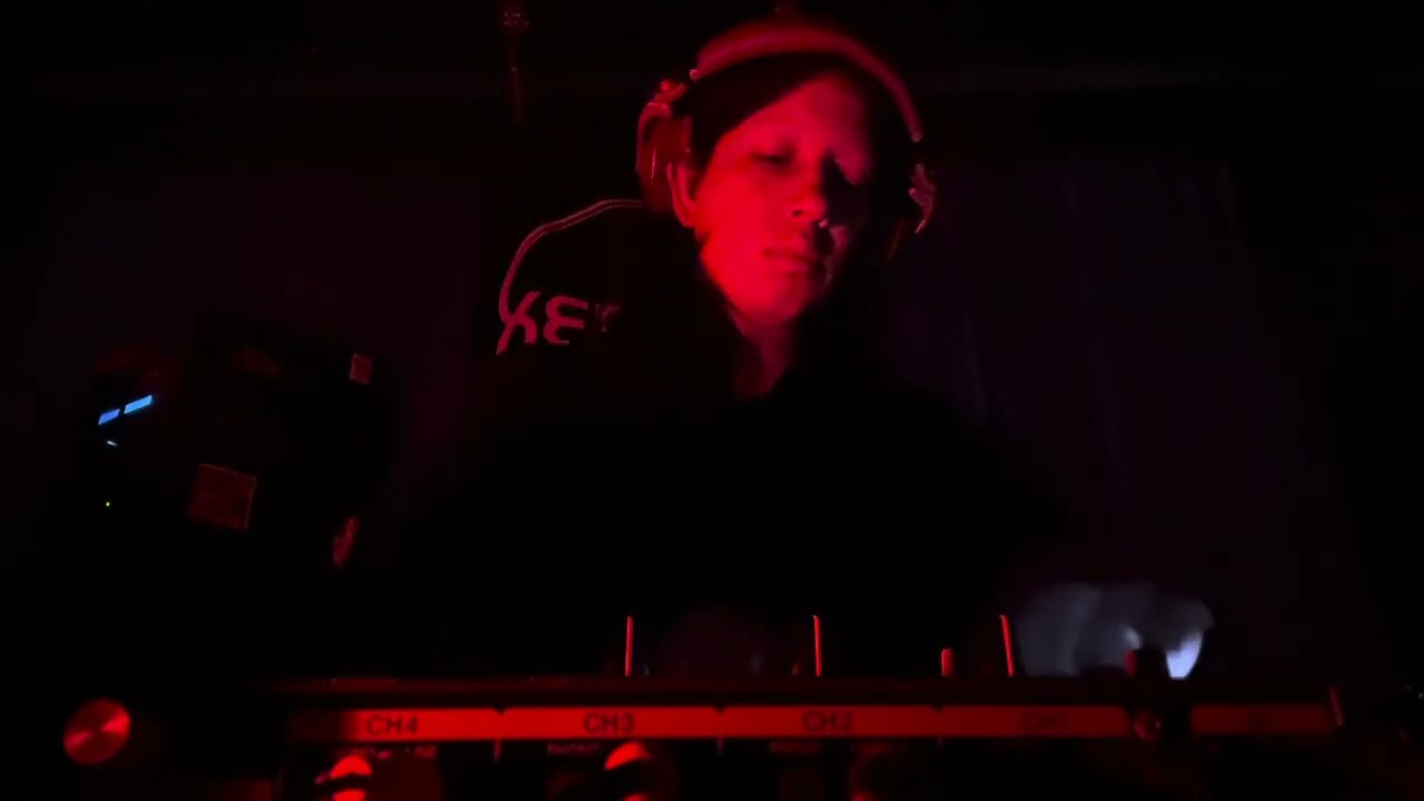 RauschGlanz - Schranz Crudo [DJ Set a 3 CDJS // Grabado con celular]