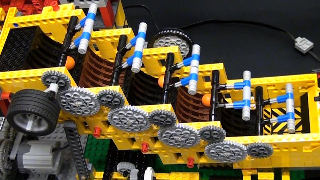 LEGO great ball contraption Rube Goldberg Machine – BrickCon 2015