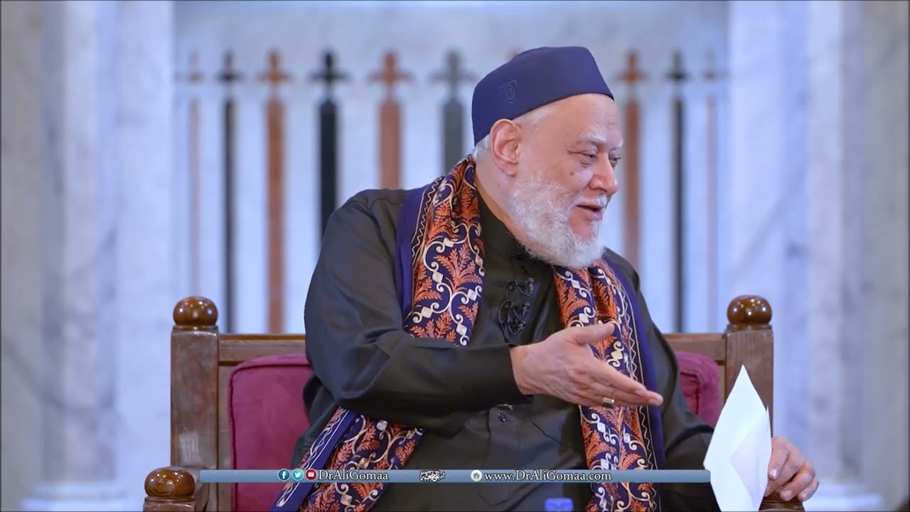رأى رسول الله في المنام وعلمه صيغة معينة للصلاة عليه أو أذن له أن يكون شيخا ...