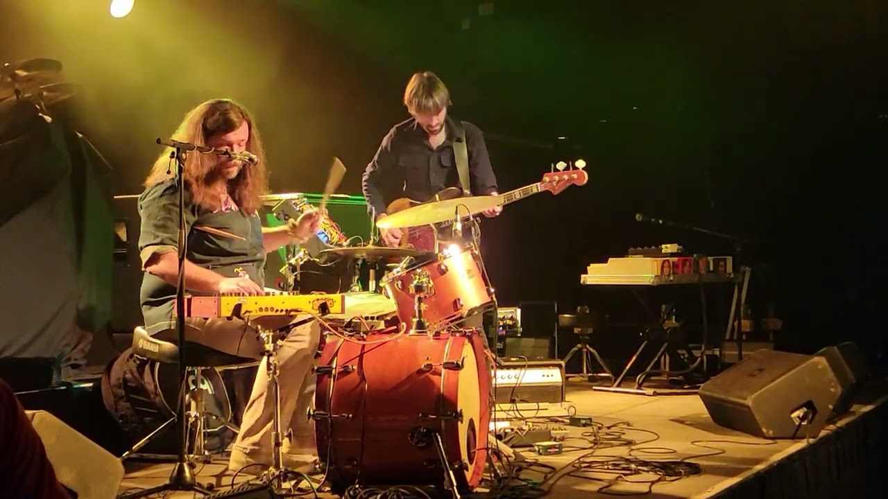Paris Monster - Ape - Live Starland