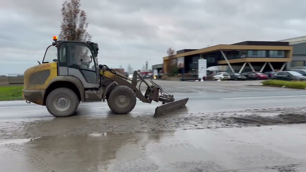 Weg schoon maken tijdens wortels rooien