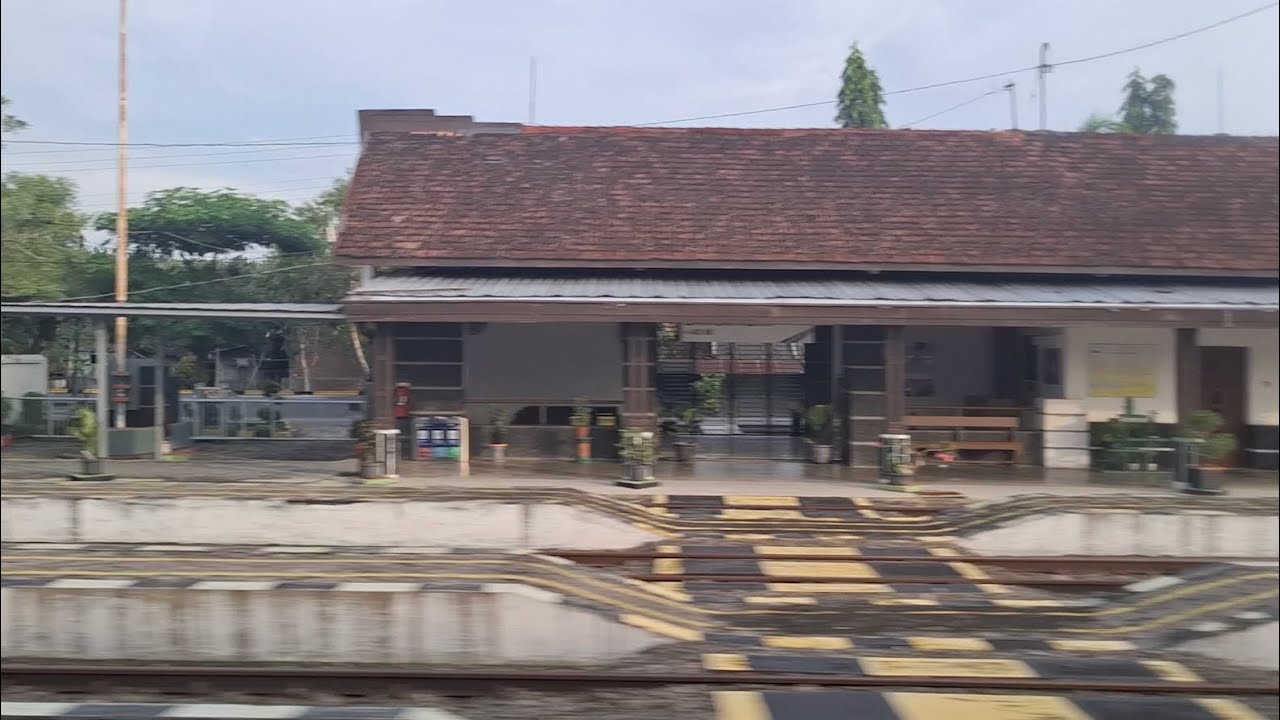 Surabaya - Dari Stasiun Ngrombo Dengan Pemandangan Sawah nan Indah