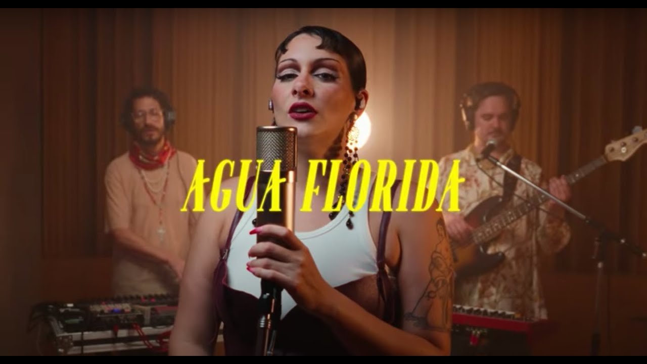 M&aacute;s que a m&iacute; - Agua Florida en vivo
