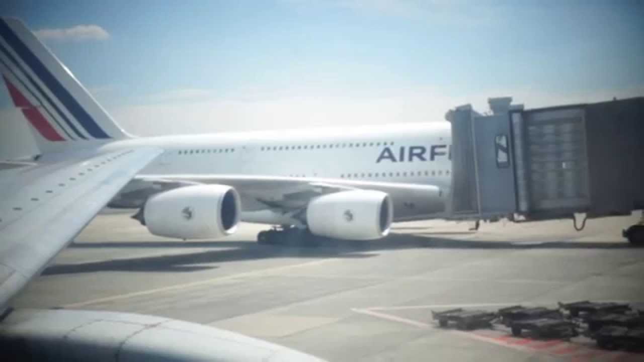 Vietnam Airlines Deluxe Economy Class from Paris to Hanoi
