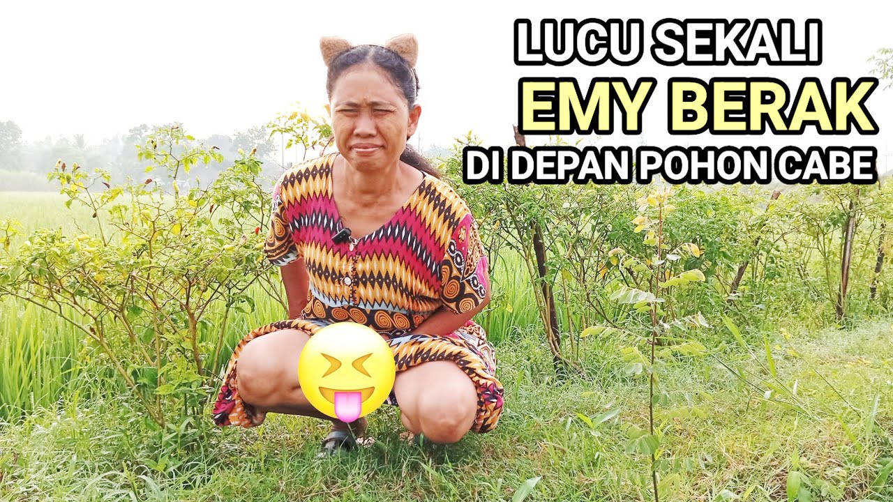 Lucu sekali... Awal bulan puasa... Emy kebelet b3r4k di bawah pohon cabe 