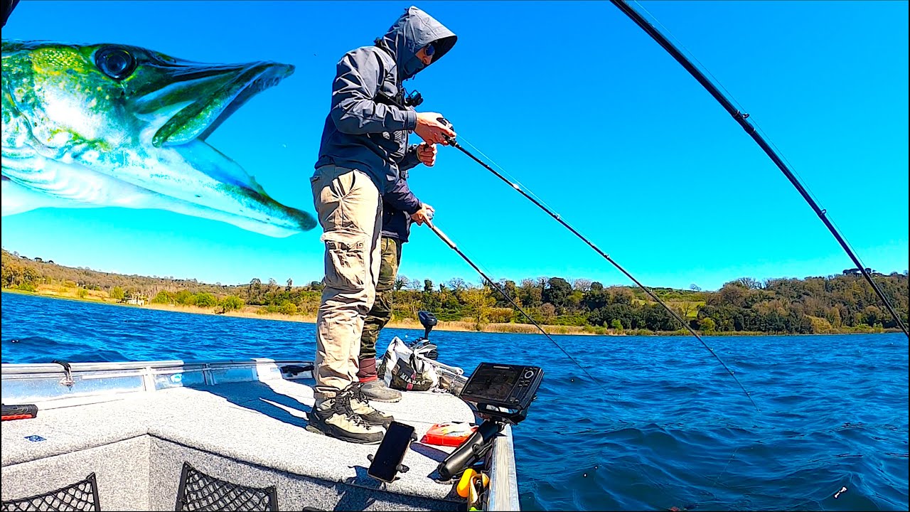 Spinning in un Lago IMMENSO con Vento FORTISSIMO alla Ricerca di PESCI COI DENTI! Pesca dalla Barca