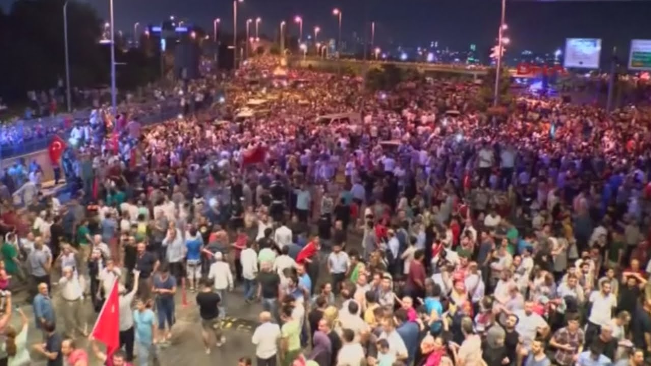 Thousands welcome Turkey's president
