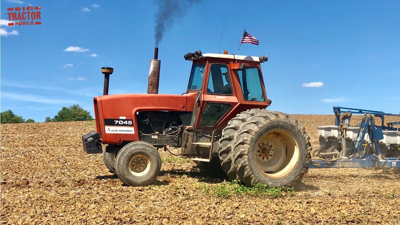 ALLIS-CHALMERS 7045 Tractor Planting Corn