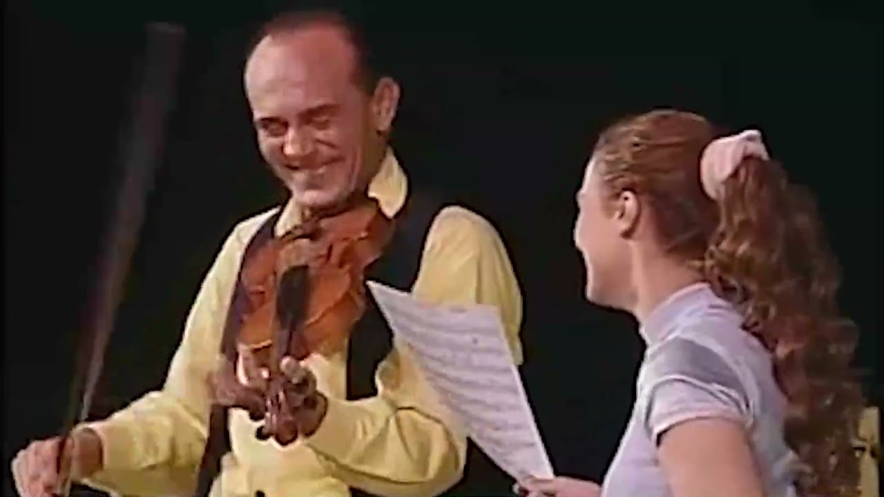 شوف واضحك مع محمد صبحي والبنت اللي هتعمل دور كارمن بتهددة انها هتضربة